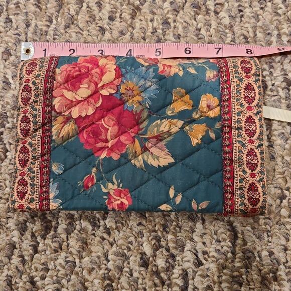 Vera Bradley 8x5 inch Quilted Wallet / Dust Jacket Vintage Pattern Rosie Toile - Picture 4 of 5